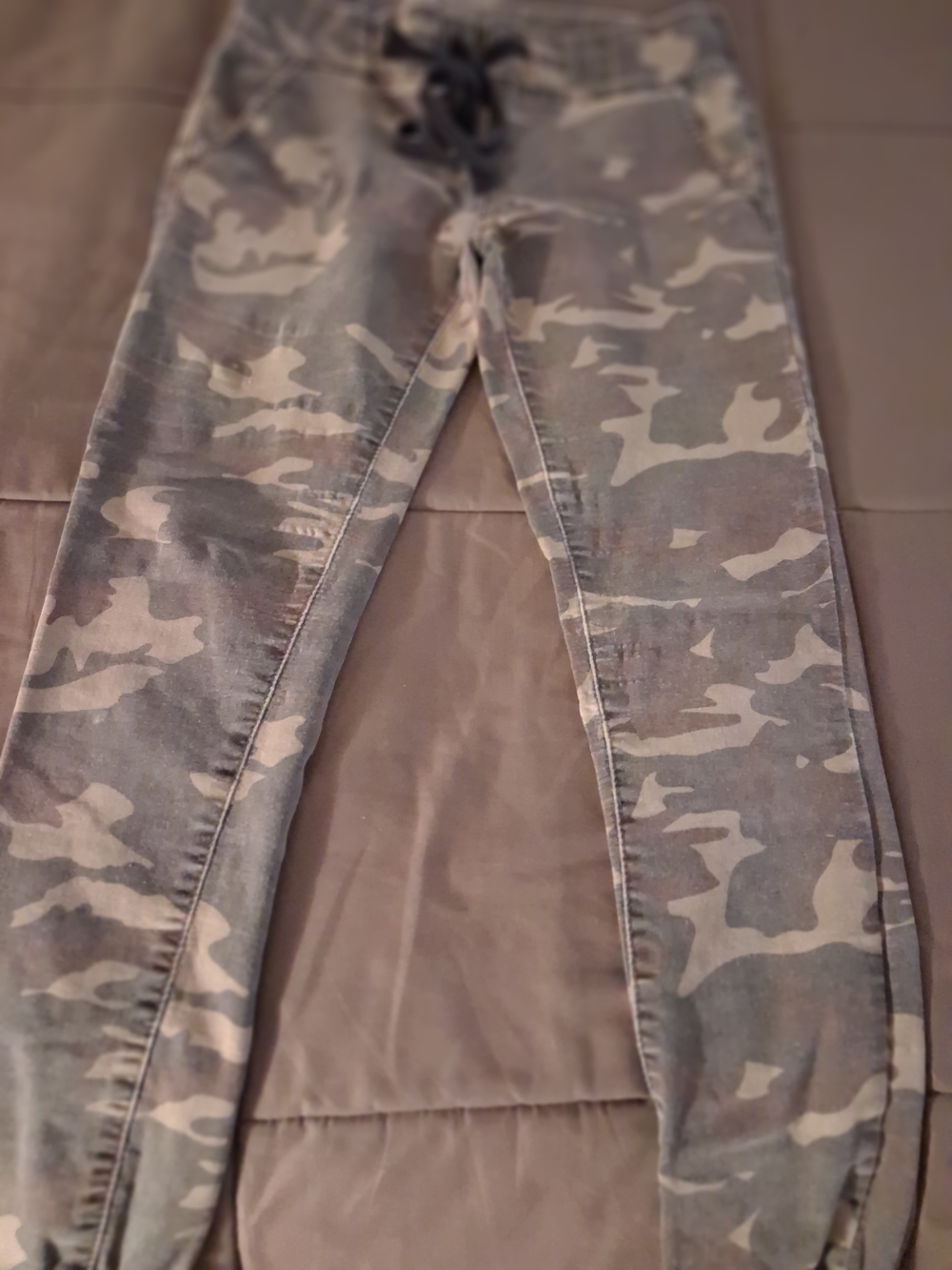 Women’s Camo Skinny Jeans - Gray Camouflage